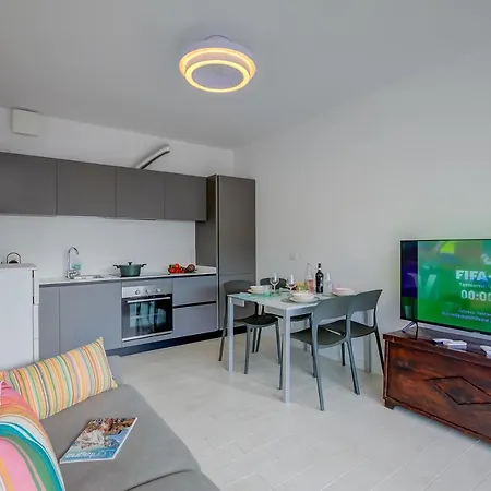 Adelasia 01 - Shared Pool And Parking - Happy Alassio